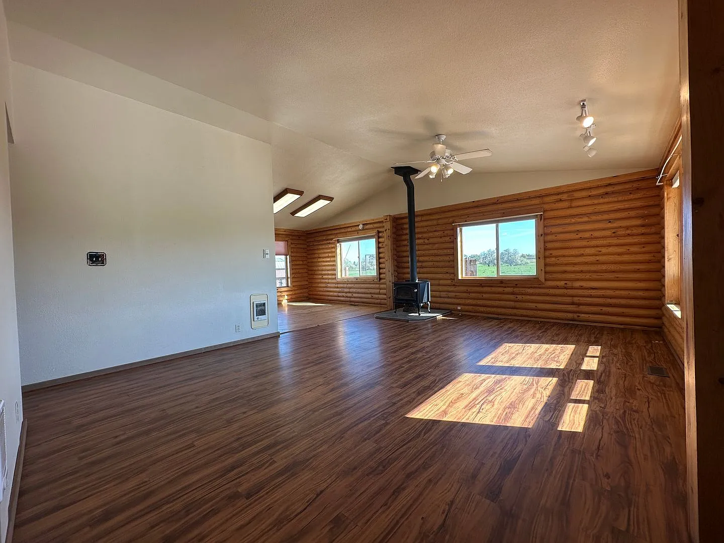 5bed, 3bath, 2,268sq.ft. private country home w/ garden space and storage shed — Photo 3