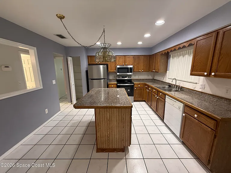 1506 Heartwellville St NW — Photo 4