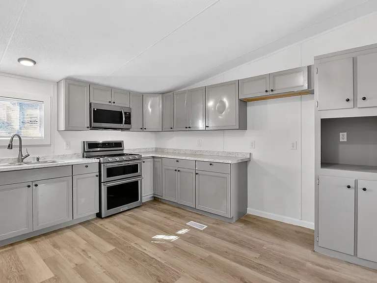 1134 Robinson Ave — Photo 28