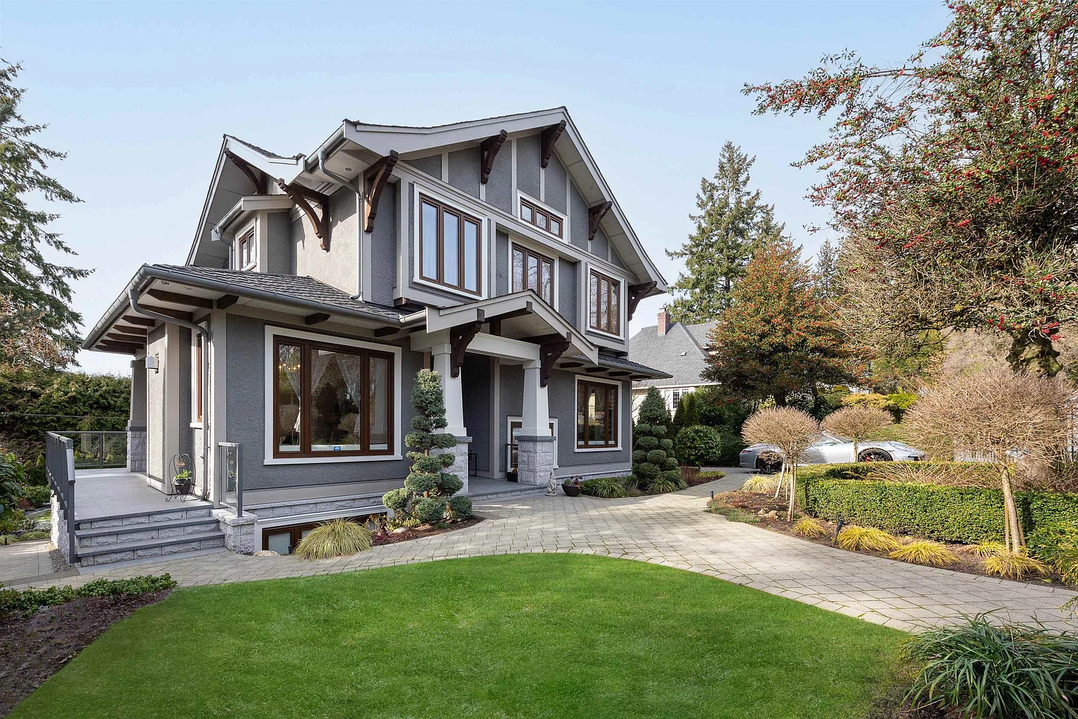 5637 Laburnum St photo 1