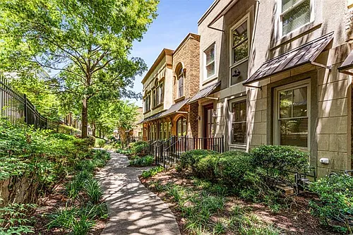 395 Laurent St NW #6 Photo 1
