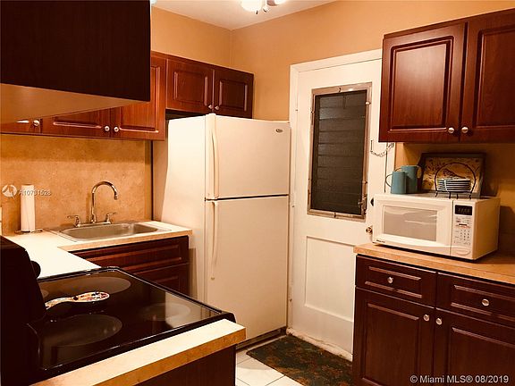 5th image of 1395 NE 167th St APT 302