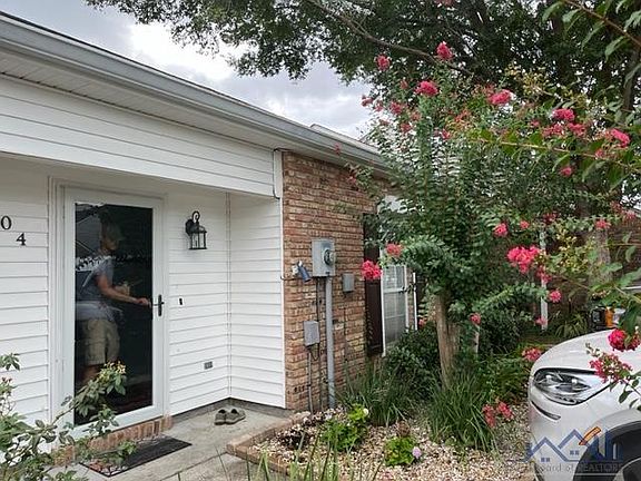 2nd image of 304 S French Quarter Dr