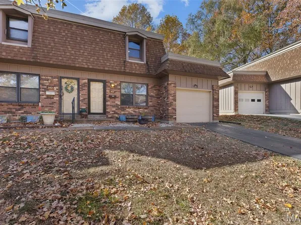 2411 Dordogne Dr, Maryland Heights, MO 63043