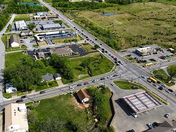 4th image of N North Main St #4