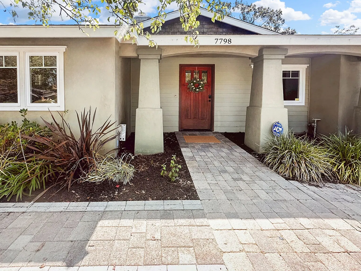 5 bed, 4.5 bath, 3500 sqft, $6,850 — Photo 2