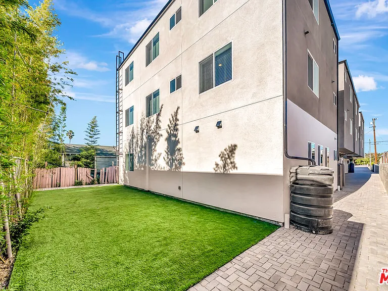 1584 W 37th St #3 — Photo 21