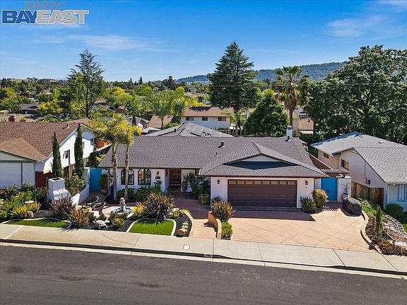 3rd image of 295 Mission Dr