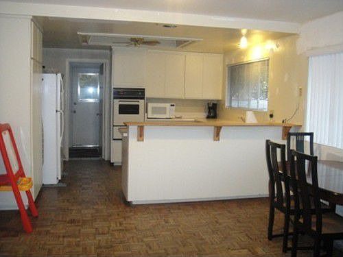 4th image of 211 N Lone Hill Ave