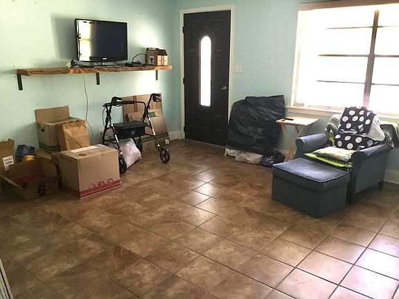 5th image of 70 Silva Dr NW