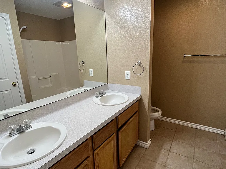 943 Sun Meadow St — Photo 9