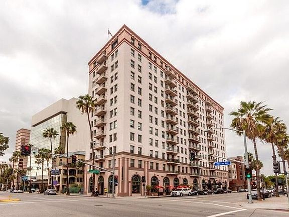 2nd image of 455 E Ocean Blvd #D663