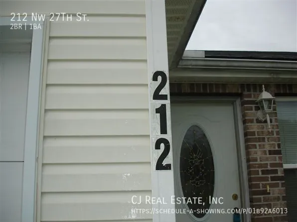 212 NW 27th St, Blue Springs, MO 64015