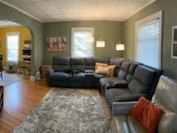 3rd image of 3200 5th Ave