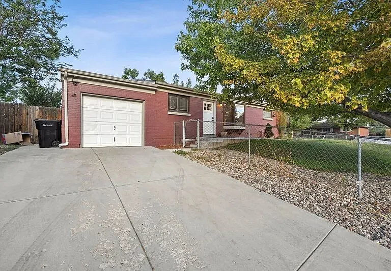 5427 Cody St — Photo 1