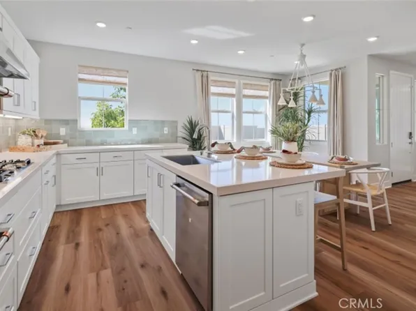 752 Edward Scholle Dr, Camarillo, CA 93010