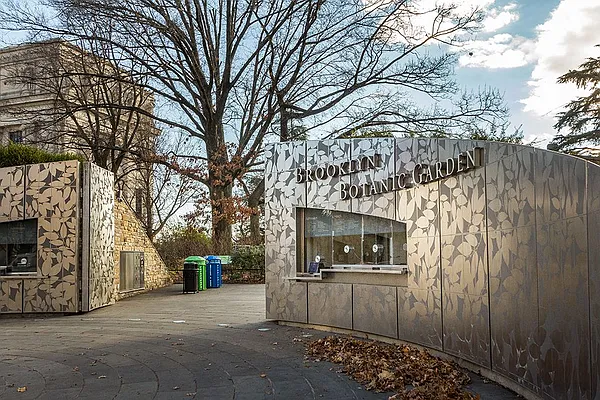 Rented by Dixon Advisory USA Inc. | media 45