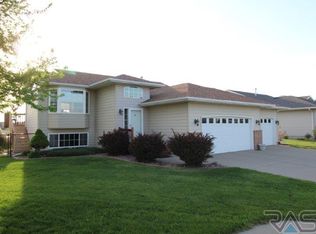 4925 S Emma Ln, Sioux Falls, SD 57106