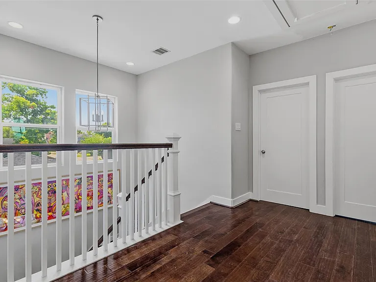 704 Vincent St — Photo 33