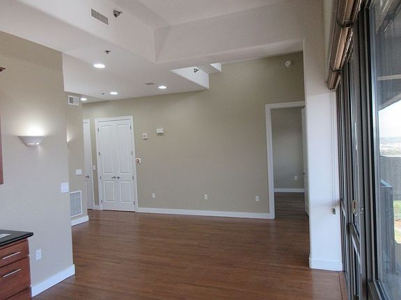 5th image of 600 E Admiral Blvd Unit 1904