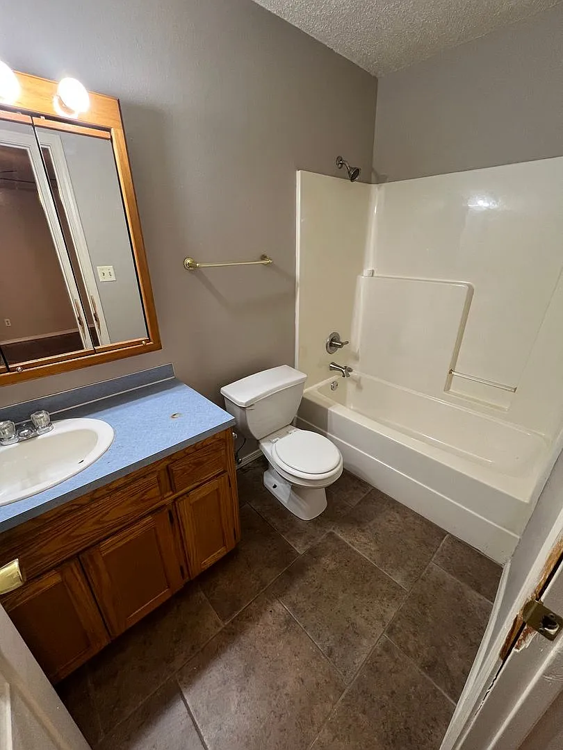 Really Cute 2 Bed 2 Bath House with Car Port in Back. Fridge & Yard Care Included. Total Electric. — Photo 3