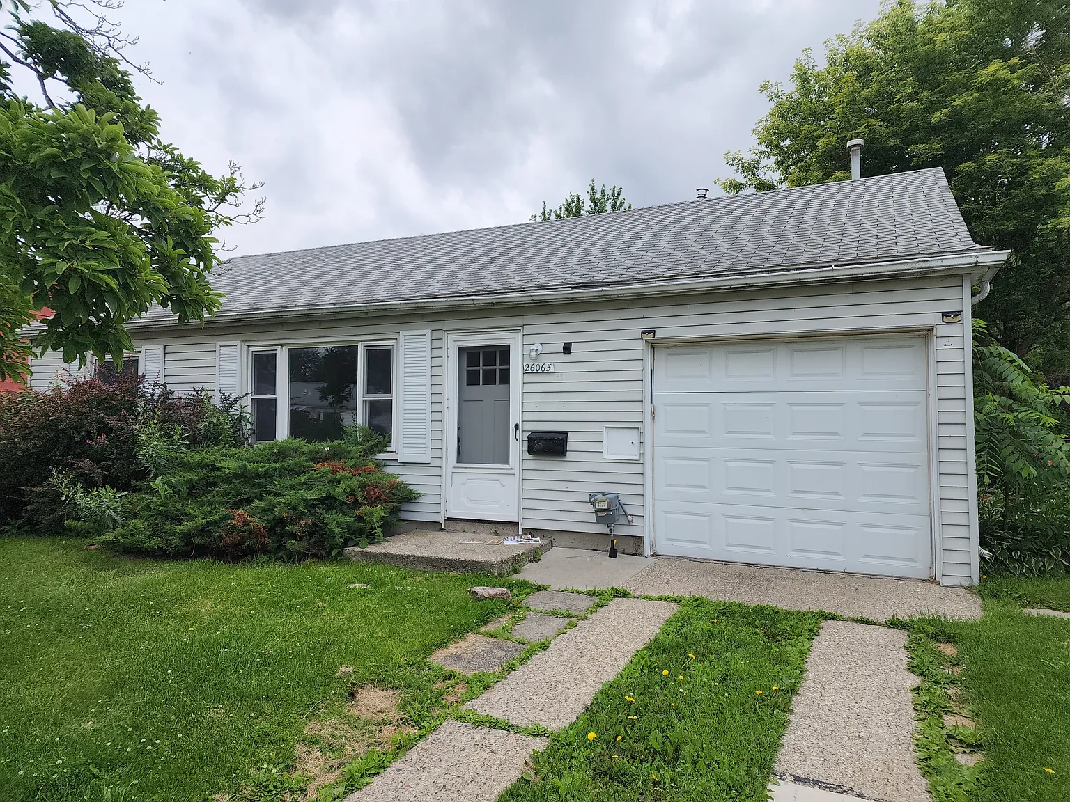 26065 Waldorf - 1 — Photo 1