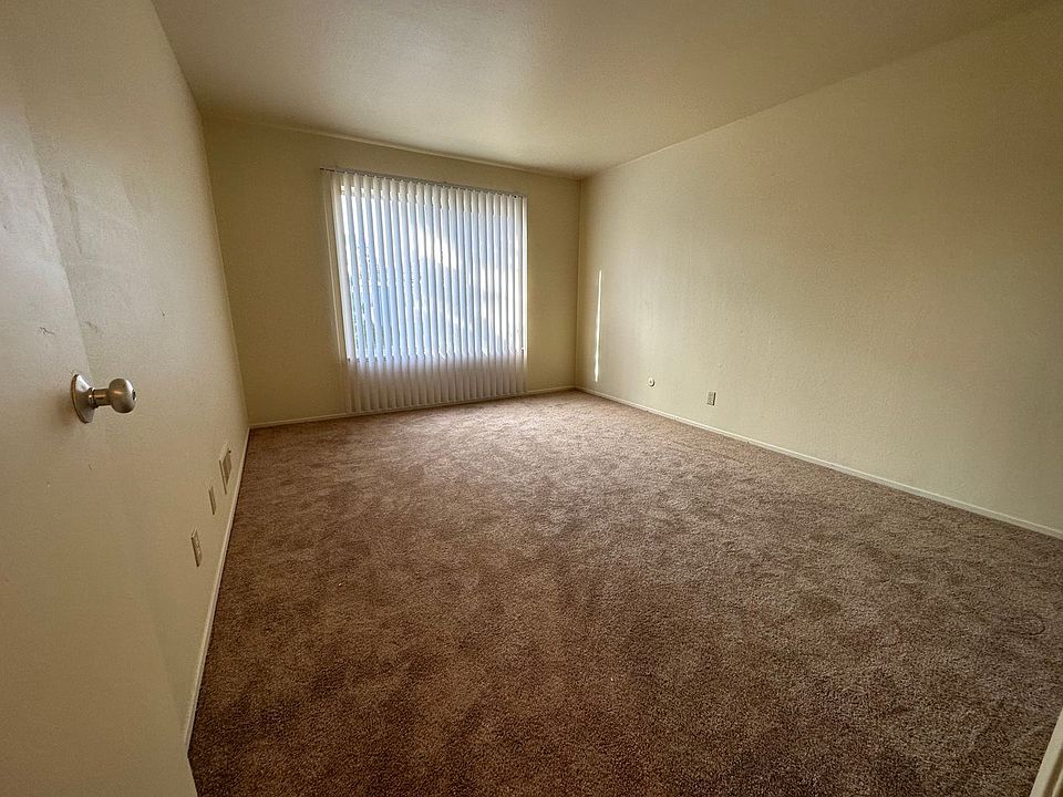 2nd image of 586 Clarinada Ave APT 21