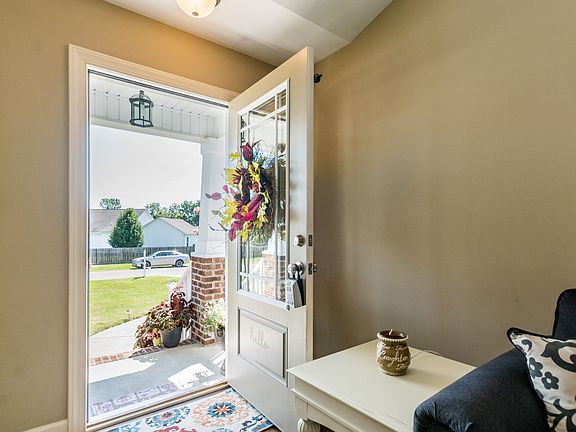 3rd image of 250 Snowberry Ln