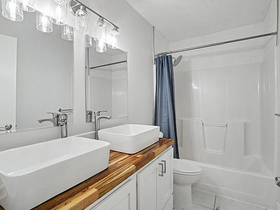 5th image of 406 E 15th St #406B