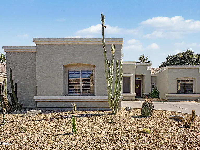 765 W Ebony Way — Photo 2