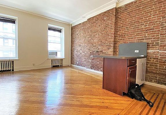 3rd image of 36 W 85th St #3F