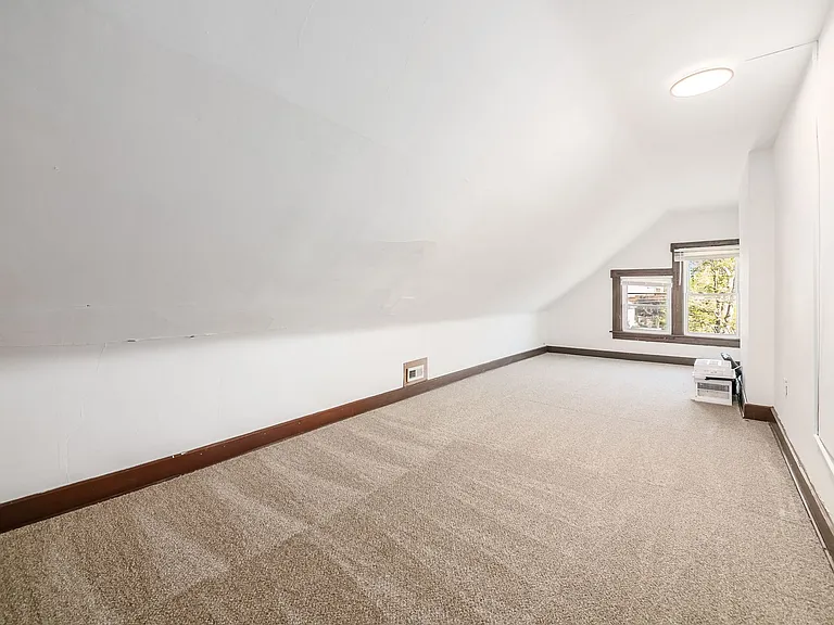 2245 Summit St #2 — Photo 27