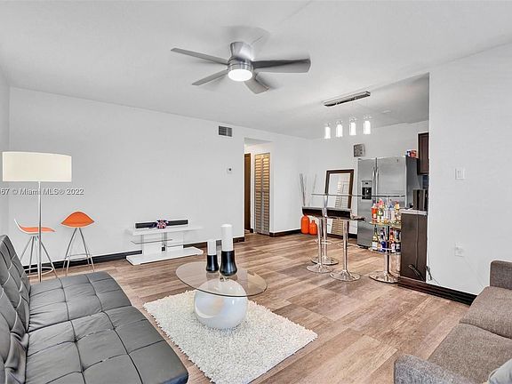 3rd image of 1545 Euclid Ave APT 3H