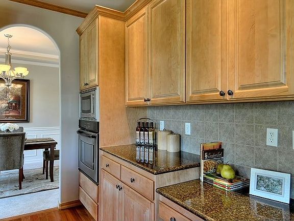 Built in microwave, very large pantry, with desk area in kitchen full high tec