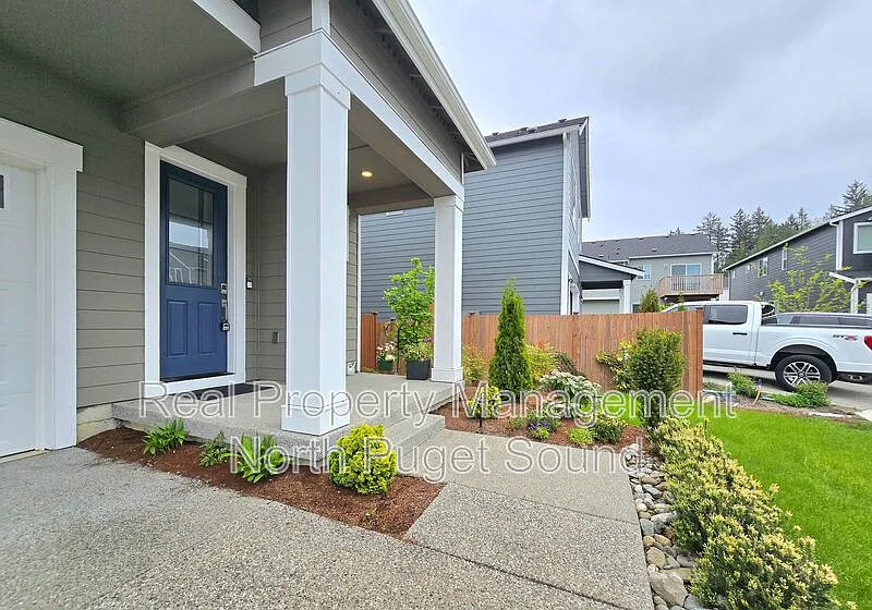 4 bed, 2.5 bath, 2618 sqft, $3,550 — Photo 3