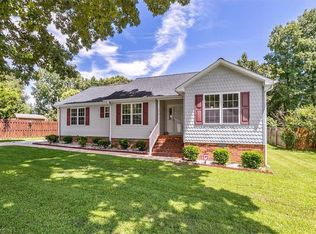 3018 Karlingdale Dr, Greensboro, NC 27455