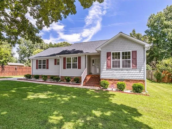 3018 Karlingdale Dr, Greensboro, NC 27455