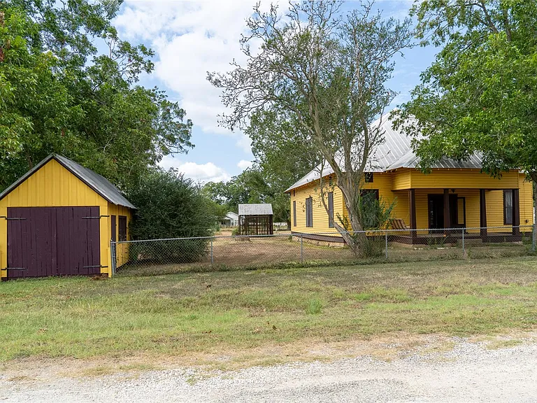 115 N Lockhart St — Photo 2