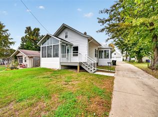1432 34th St NE, Cedar Rapids, IA 52402