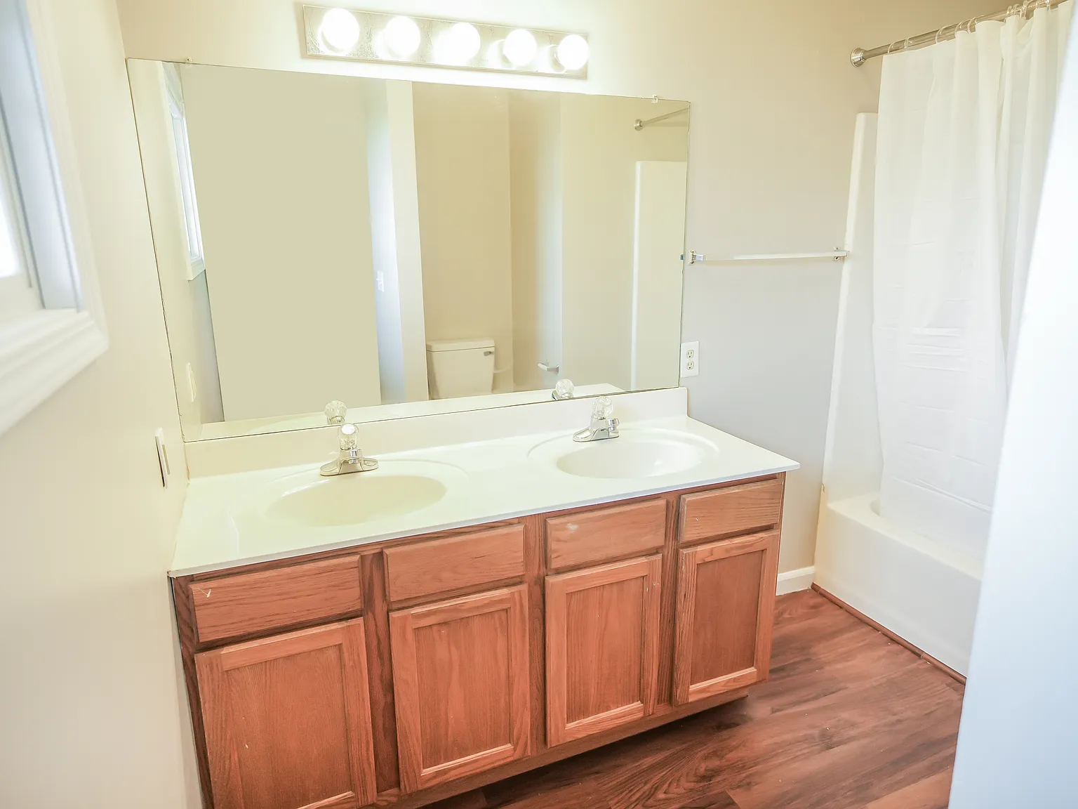 3 bed, 2.5 bath, 1524 sqft, $1,850 — Photo 3