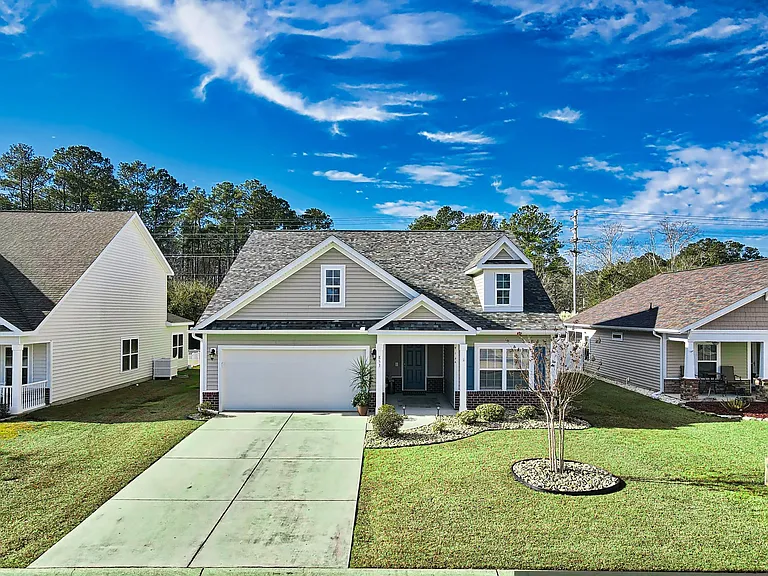 853 Bonita Loop — Photo 1