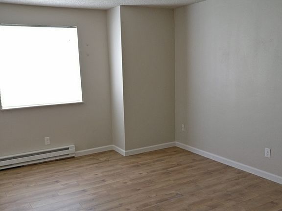 3rd image of 1605 Maple Ln #B
