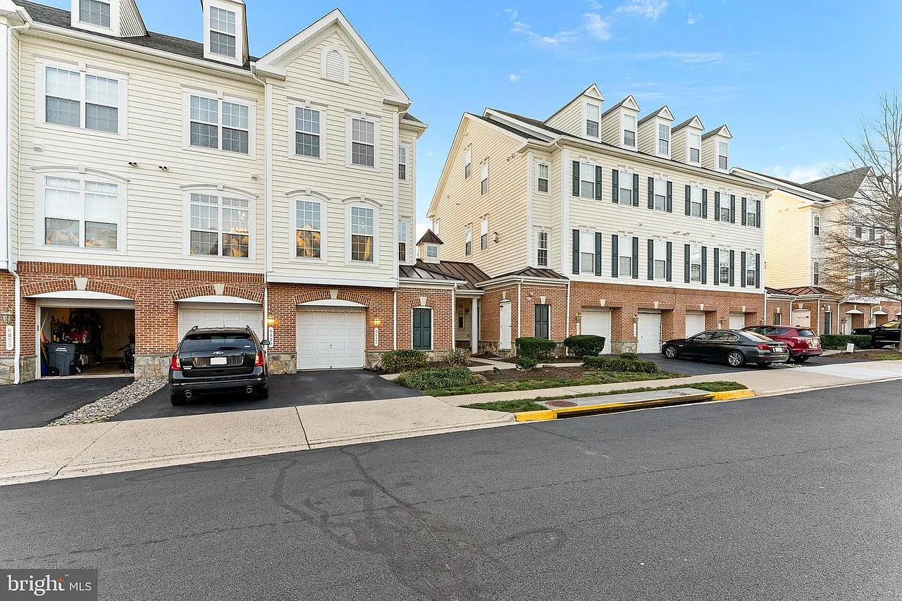 3 bed, 1825 sqft, $2,950 — Photo 1