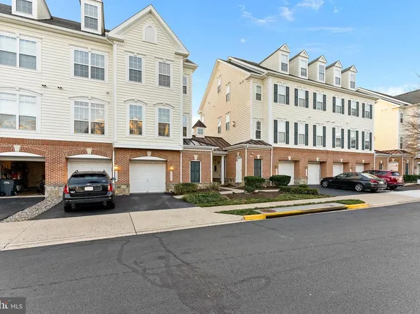 6827 Hampton Bay Ln, Gainesville, VA 20155