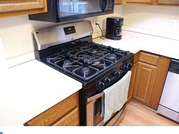 4th image of 913 Waterlilly Ln