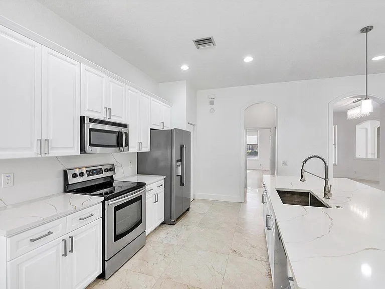 2013 Harbor View Cir — Photo 7