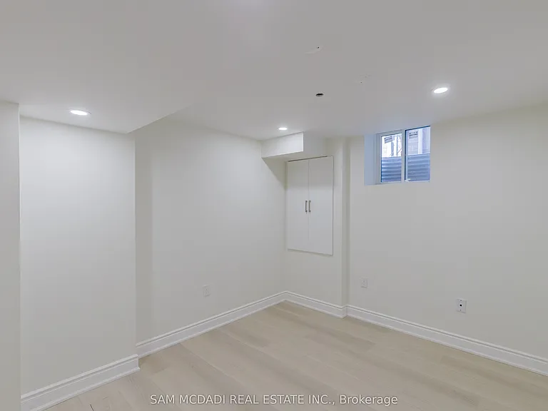 5489 Festival Dr — Photo 15