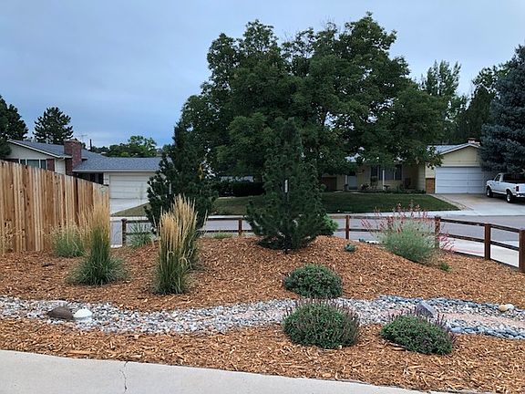 Low maintenance side yard