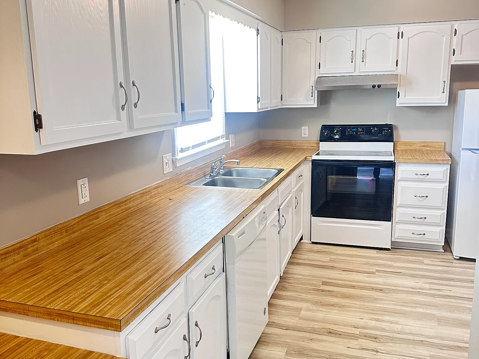 3 bed, 2.5 bath, 1700 sqft, $1,995 — Photo 2