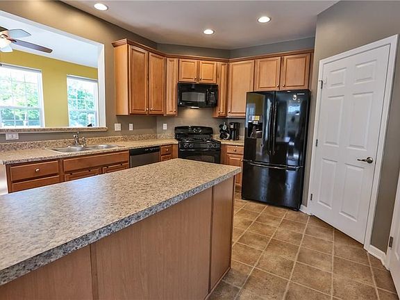 5th image of 90 Woodgreen Dr